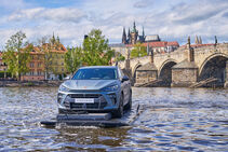 Cupra Terramar na Vltavě