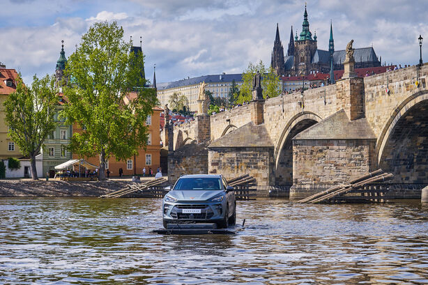 Cupra Terramar na Vltavě