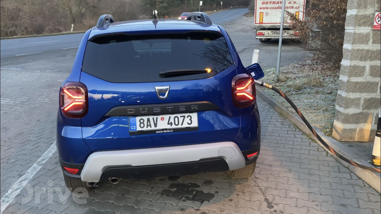 Dacia Duster tankuje LPG