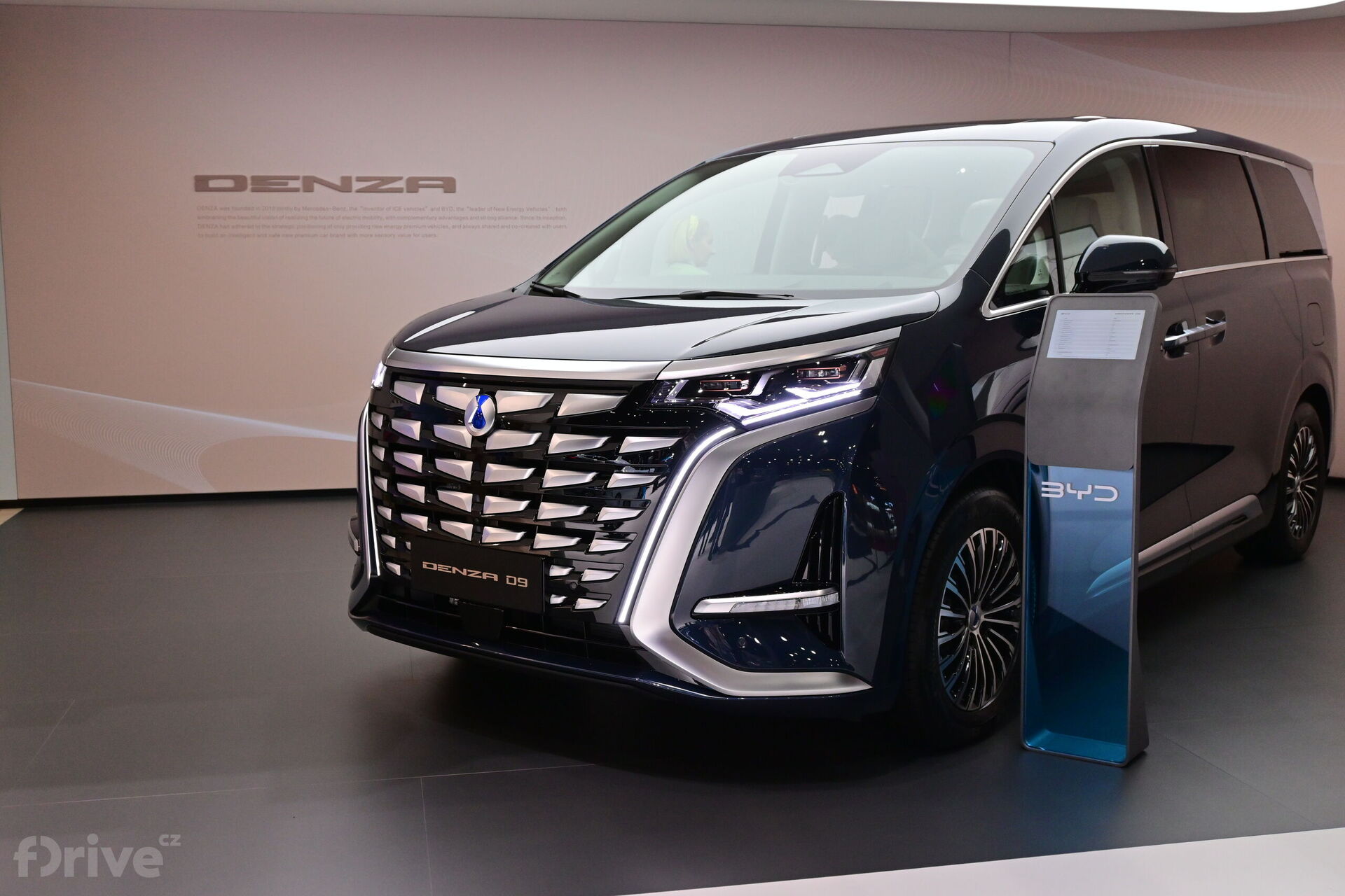 Denza D9