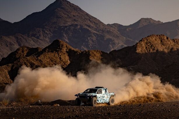 DKR GR Hilux