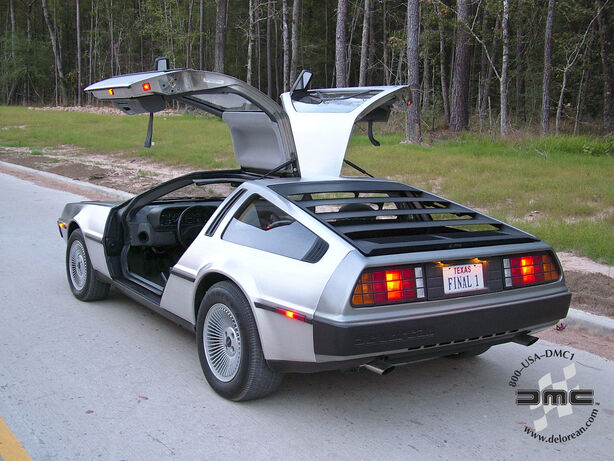 DMC DeLorean zezadu