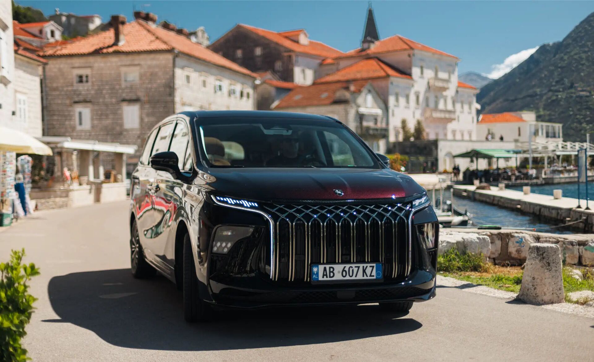 Dongfeng U-TOUR V9