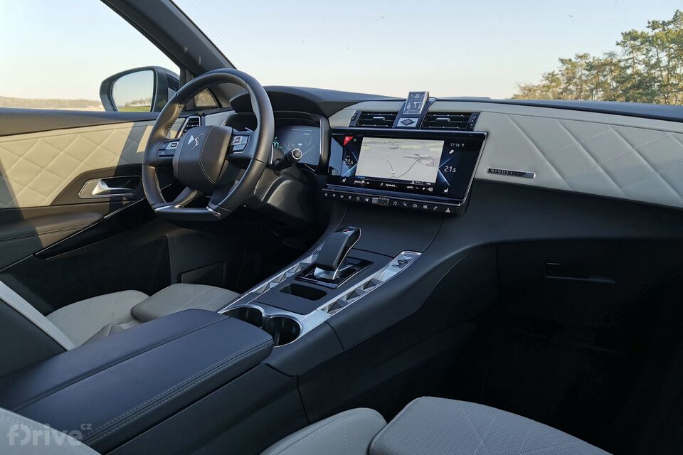 DS 7 Crossback E-TENSE 4x4 interiér