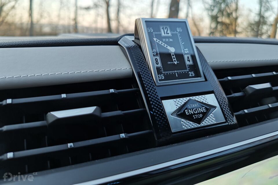 DS 7 Crossback E-TENSE 4x4 interiér