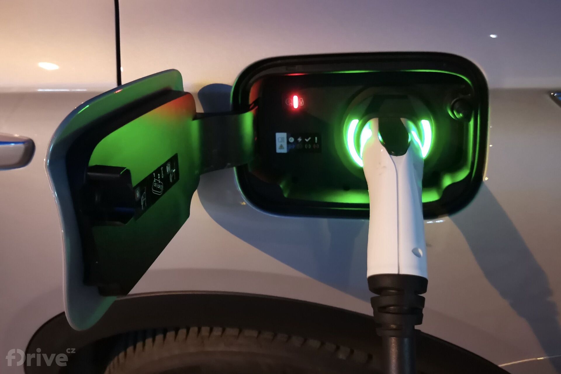 DS 7 Crossback E-TENSE 4x4 nabíjení