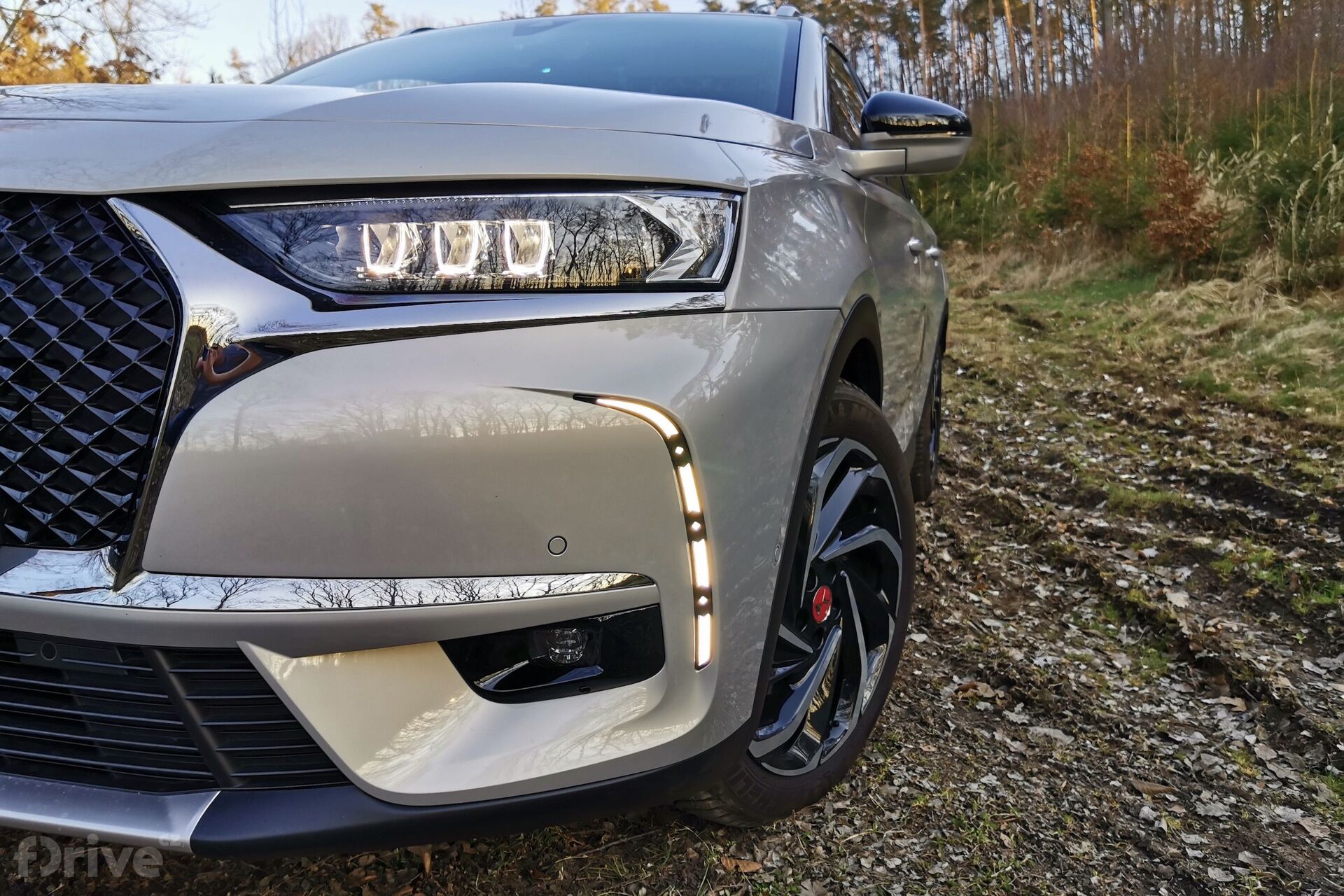 DS 7 Crossback E-TENSE 4x4 přední světlo