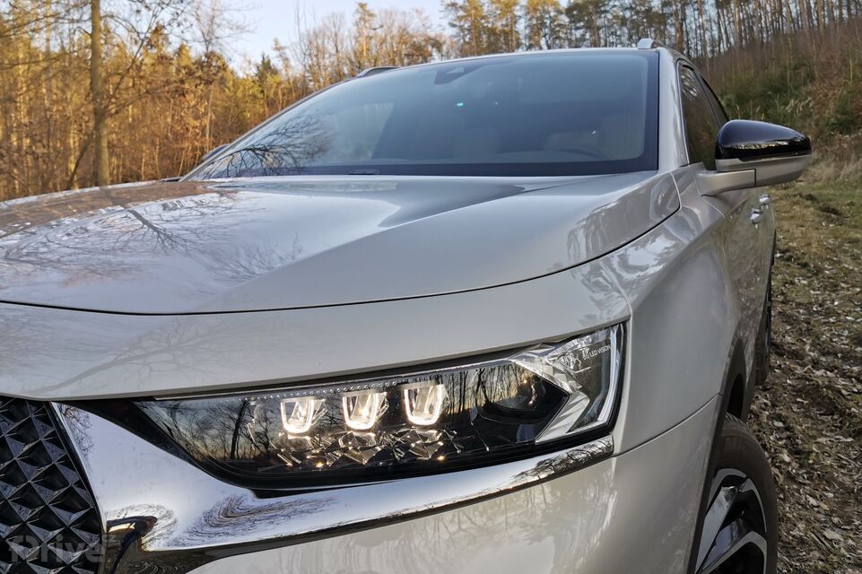 DS 7 Crossback E-TENSE 4x4 přední světlo