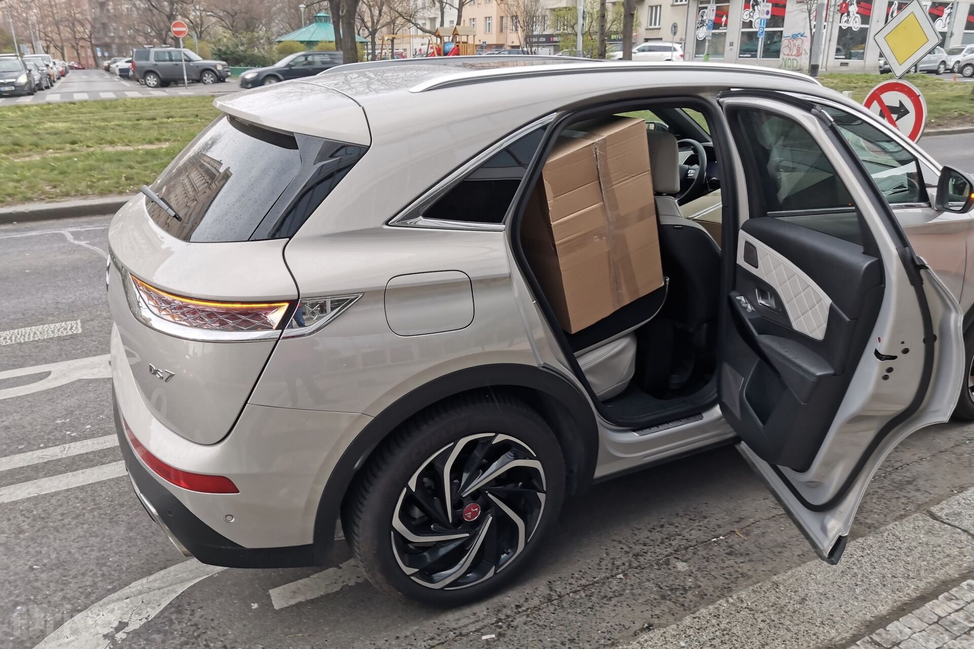 DS 7 Crossback E-TENSE 4x4 test prostoru