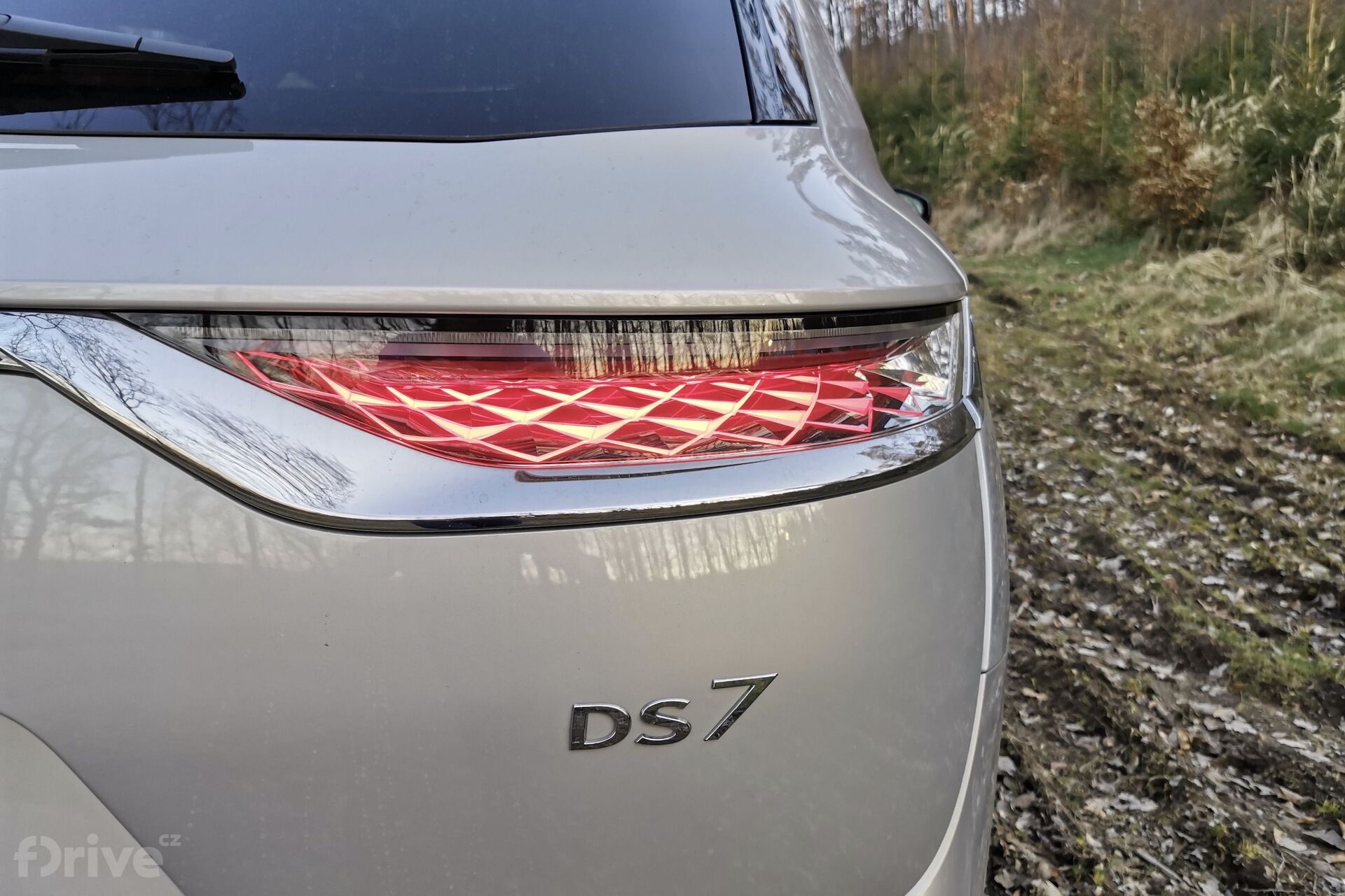 DS 7 Crossback E-TENSE 4x4 zadní světlo