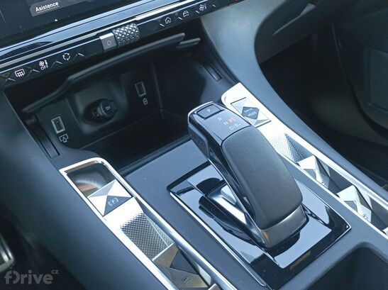 DS7 E-Tense 360 Opera