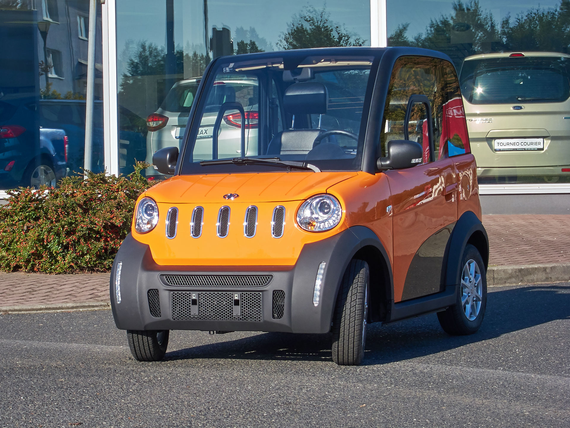 Dvoumístný elektromobil elBlesk City