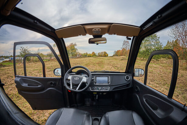 Dvoumístný elektromobil elBlesk City