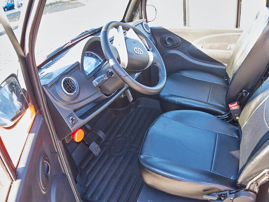 Dvoumístný elektromobil elBlesk City