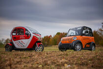 Dvoumístný elektromobil elBlesk City a tříkolka elBlesk