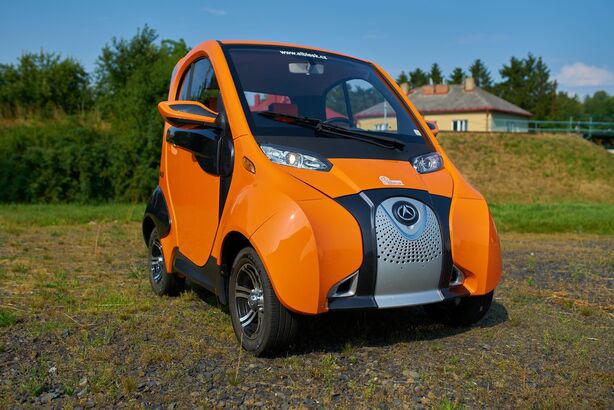 Dvoumístný elektromobil elBlesk Tiger