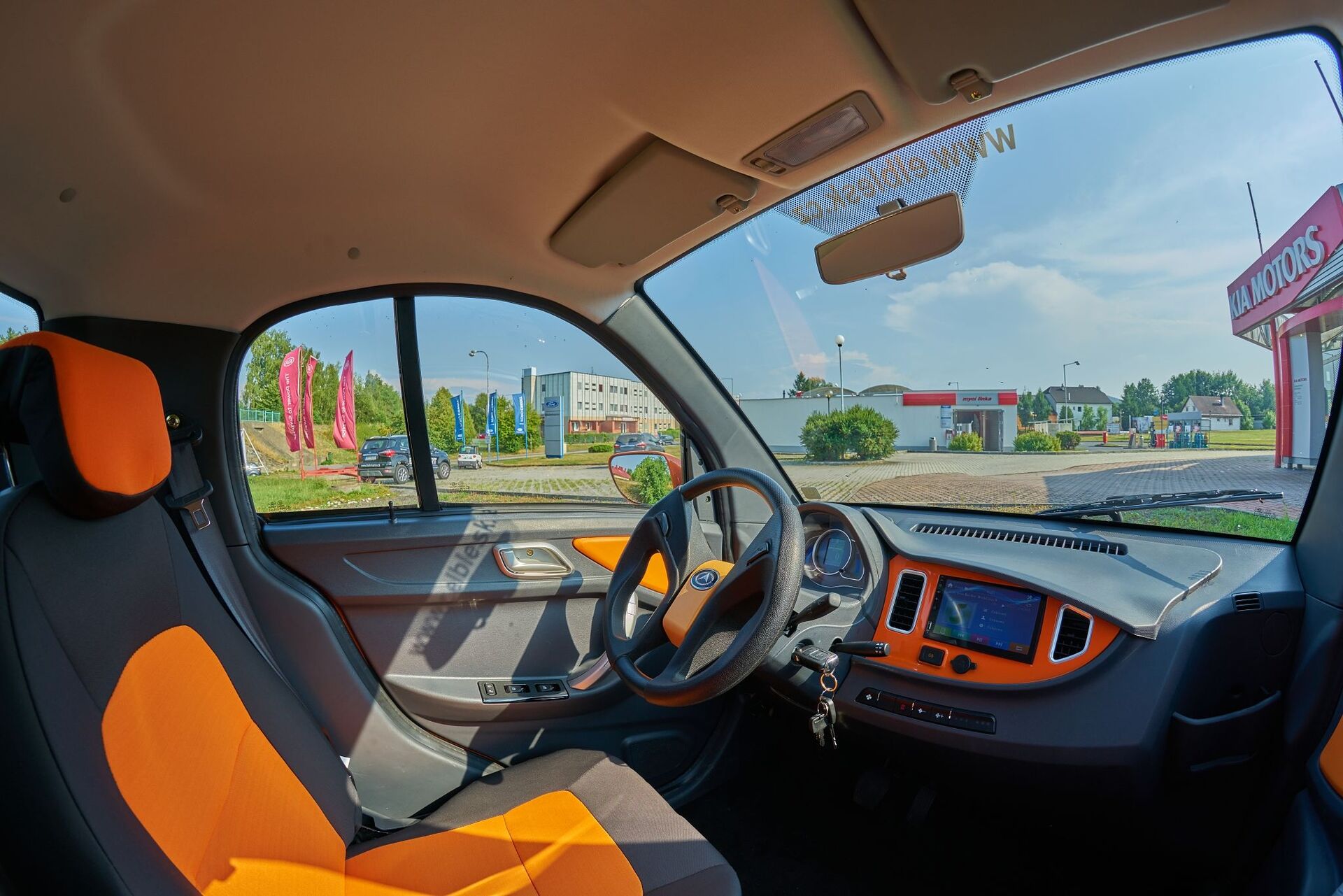 Dvoumístný elektromobil elBlesk Tiger