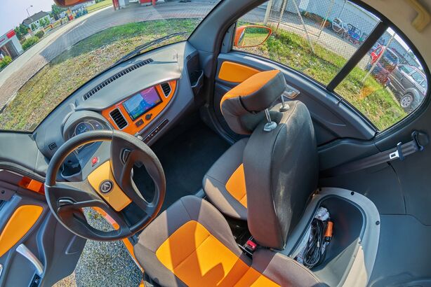 Dvoumístný elektromobil elBlesk Tiger