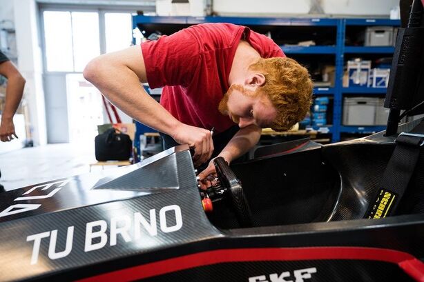 Elektrická formule Dragon e2