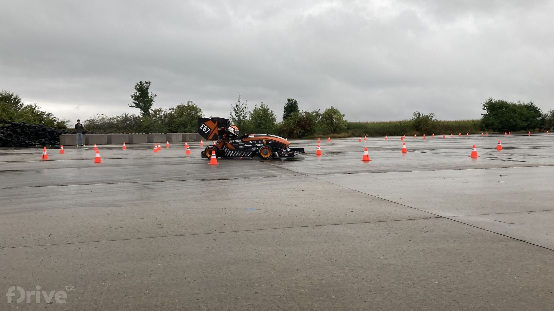 Elektrická formule eForce FSE.X v akci