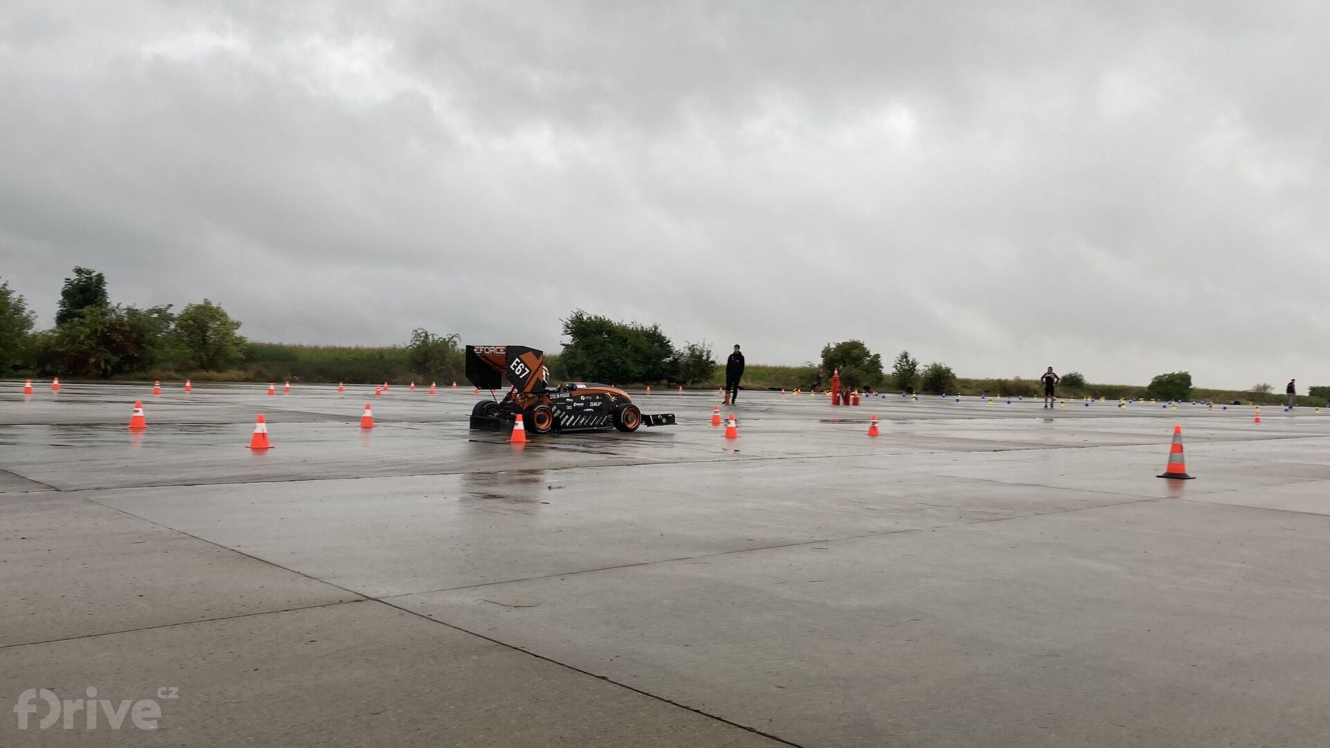 Elektrická formule eForce FSE.X v akci