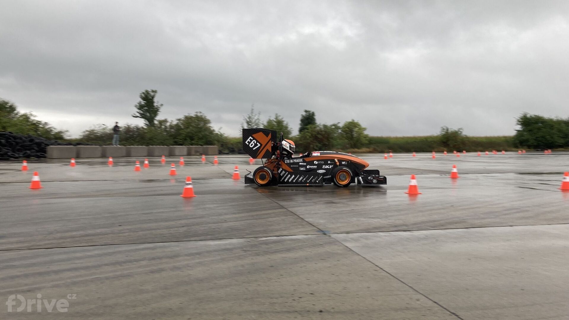 Elektrická formule eForce FSE.X v akci