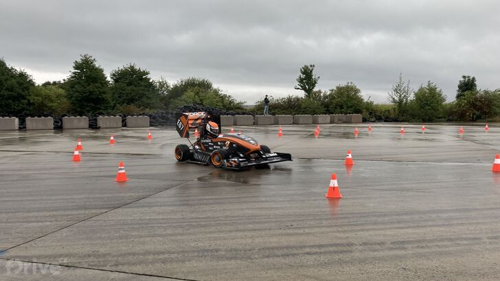 Elektrická formule eForce FSE.X v akci