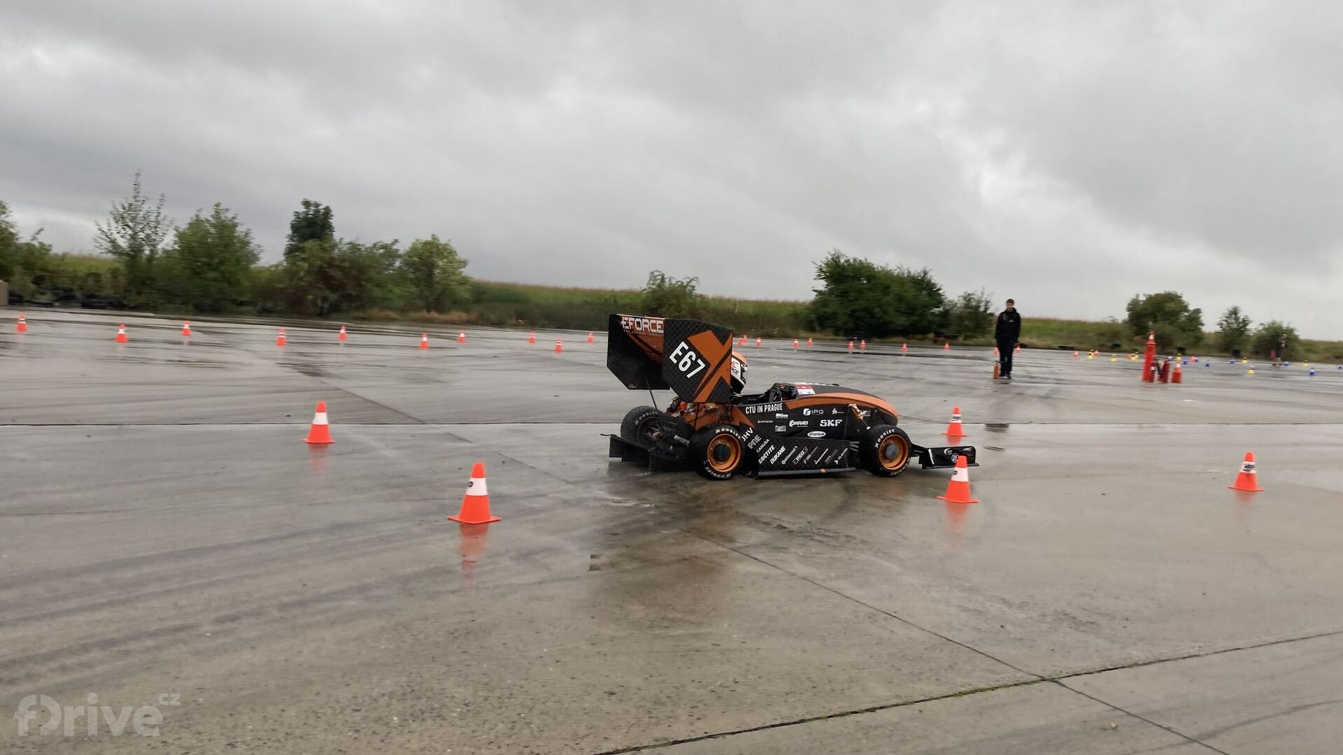 Elektrická formule eForce FSE.X v akci