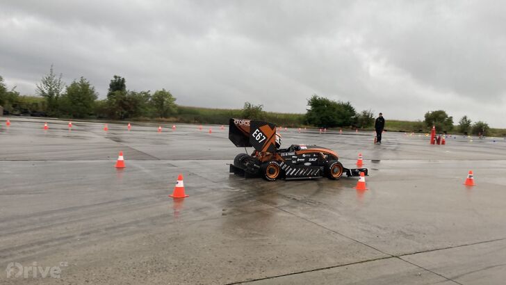 Elektrická formule eForce FSE.X v akci