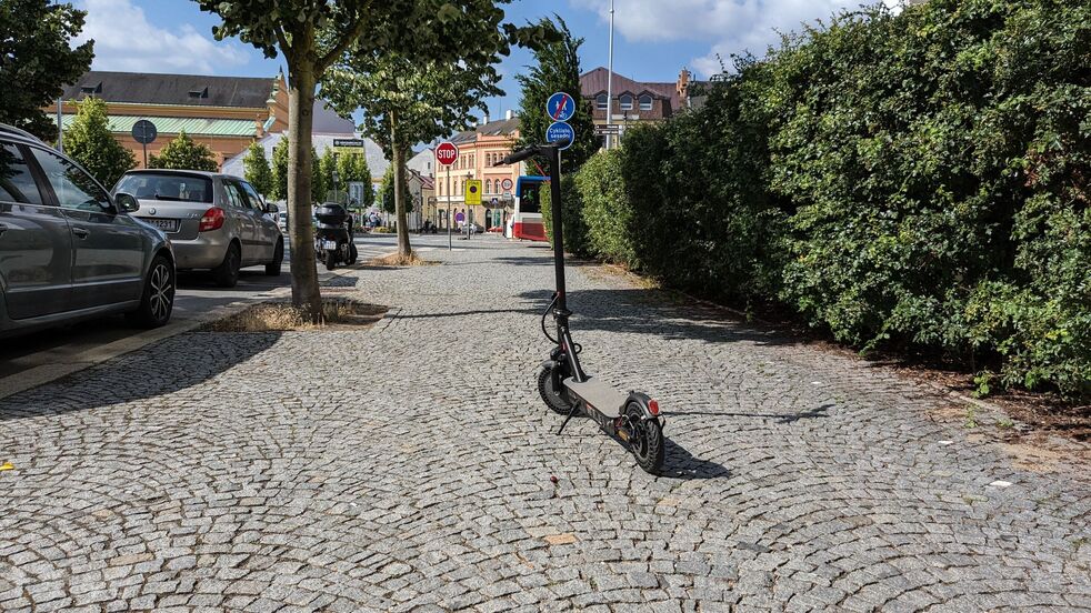 Elektrická koloběžka Sencor Scooter S70