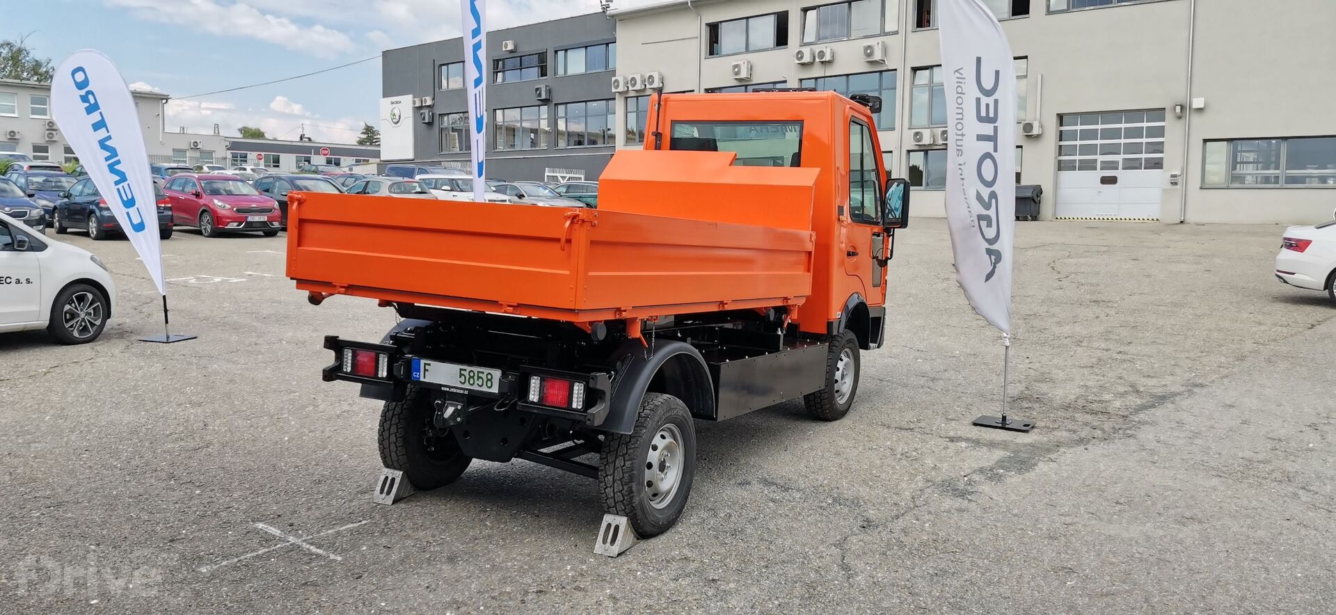 Elektromobil elZebra pro komunální služby