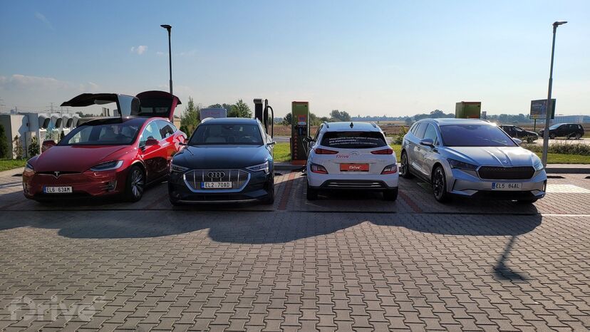 Elektromobily před odjezdem do Chorvatska