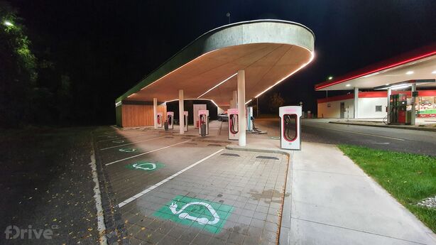 e.on a Tesla Supercharger, D1 exit č.90, Vystrkov