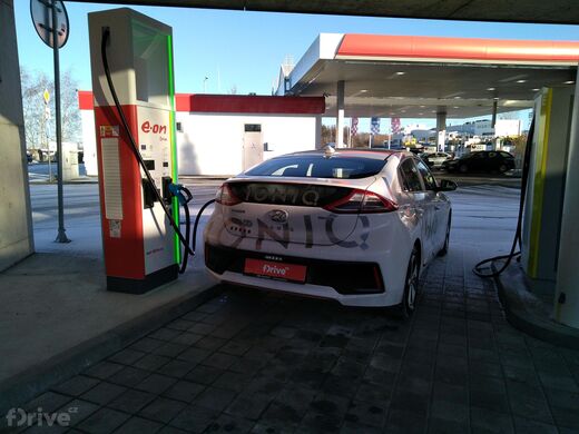 E.ON a Tesla Supercharger, D1 exit č.90, Vystrkov