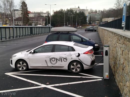 E.ON, Český Krumlov, Objížďková ul., parkoviště nad autobusovým nádražím