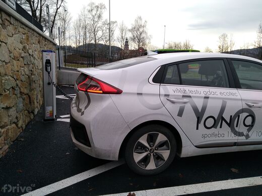 E.ON, Český Krumlov, Objížďková ul., parkoviště nad autobusovým nádražím