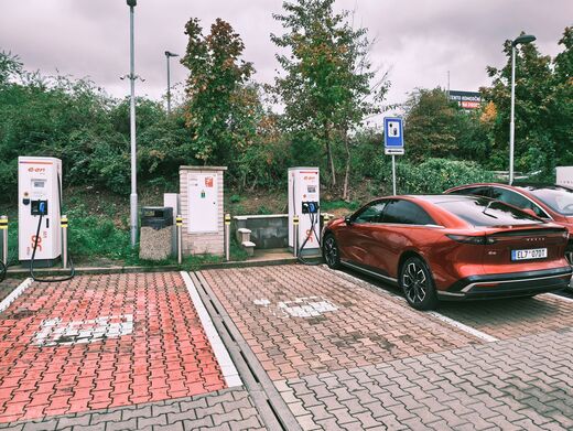 E.ON, Čestlice, Obchodní ul., obchodní centrum Albert
