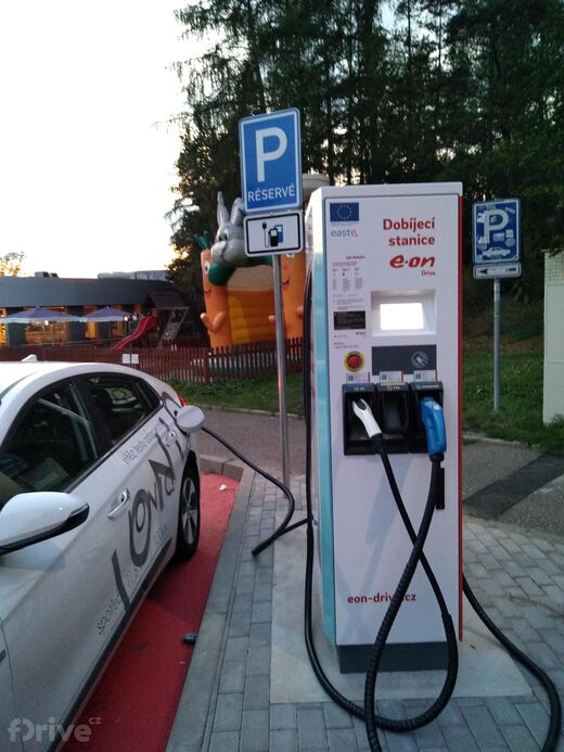 EON, Chocerady - motorest Naháč, dálnice D1 km 29A směr Praha