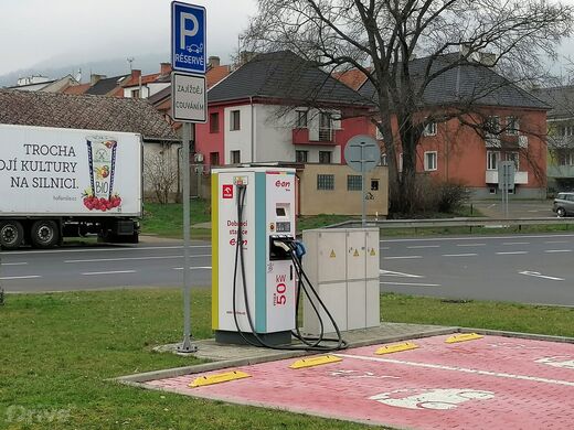 E.ON, Lovosice, silnice č. 30 směr Ústí n.L., čerpací stanice ORLEN