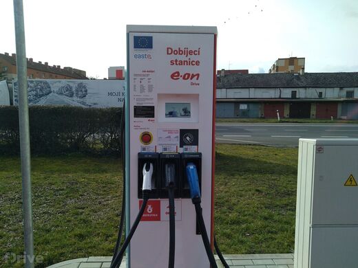 E.ON, Lovosice, silnice č. 30 směr Ústí n.L., ČS Benzina