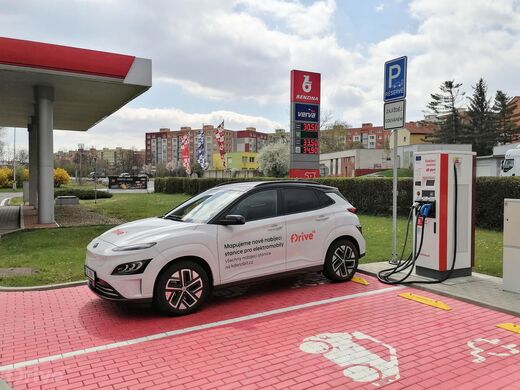 E.ON, Lovosice, silnice č. 30 směr Ústí n.L., ČS Benzina
