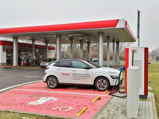E.ON, Lovosice, silnice č. 30 směr Ústí n.L., ČS Benzina