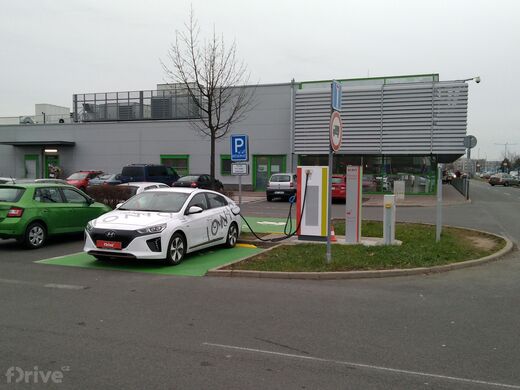E.ON, Pardubice, Poděbradská ul., OC Globus
