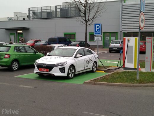 E.ON, Pardubice, Poděbradská ul., OC Globus