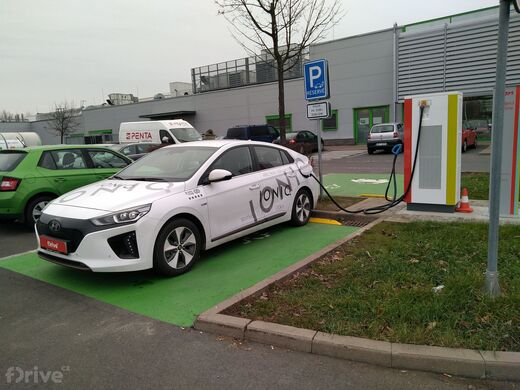 E.ON, Pardubice, Poděbradská ul., OC Globus