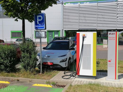 E.ON, Pardubice, Poděbradská ul., OC Globus