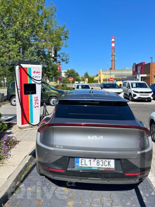E.ON, Písek, Hradišťská ul., Peugeot