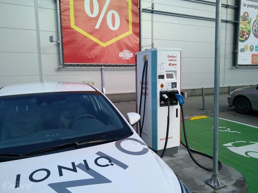 E.ON, Plzeň - Chotíkov, Studentská ul., OC Globus