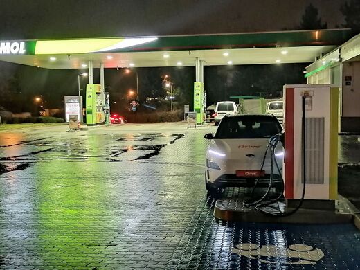 E.ON, Praha 6 - Jiviny, Drnovská ul,  čerpací stanice MOL