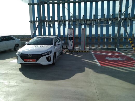 E.ON, Praha 6 - Ruzyně, Obchodní centrum Šestka